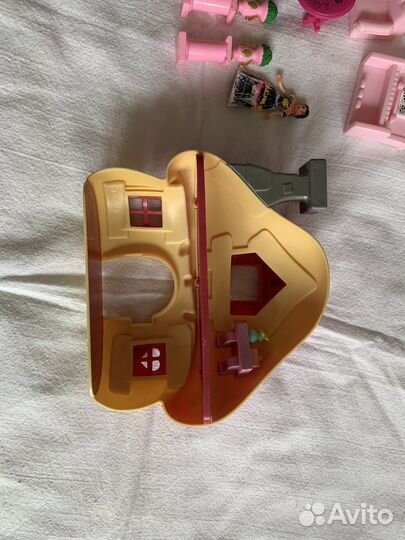 Кукольный домик с мебелью