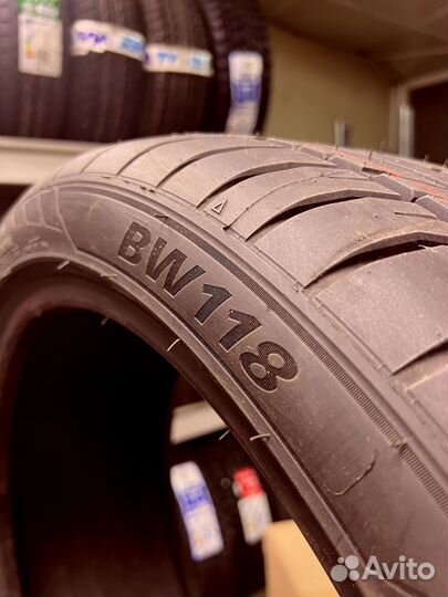 Bearway BW118 275/45 R21 137U