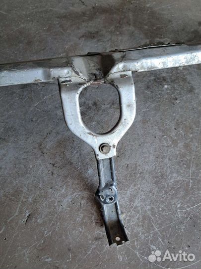 Рамка радиатора верхняя часть на Mercedes W210