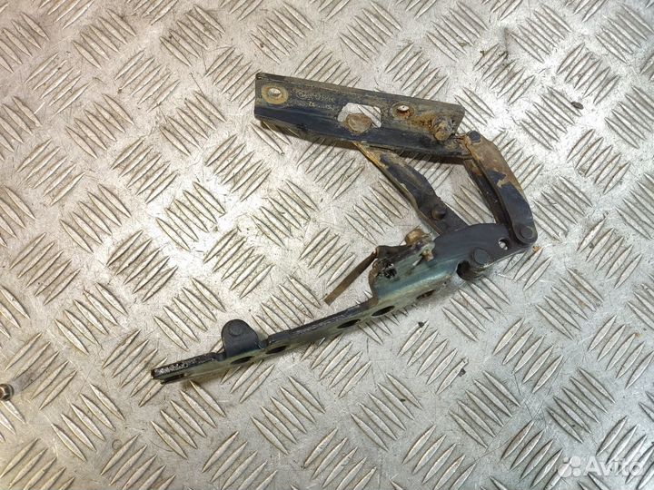 Петля капота правая Bmw 7 e38 1994-2001