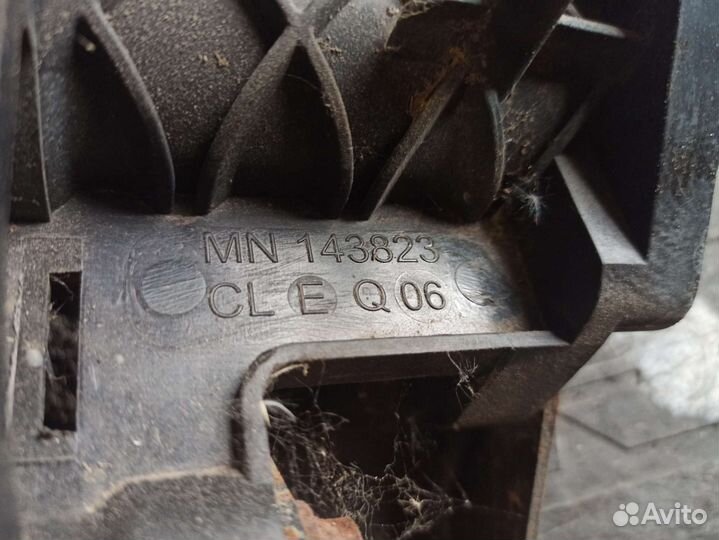 Коллектор впускной Mitsubishi Colt 1.3