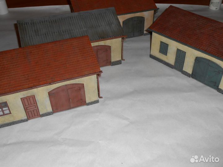 Сборная модель гараж - склад 1\35