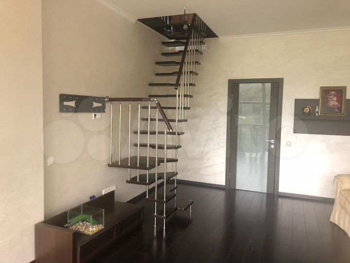 Дом 340 м² на участке 11 сот.