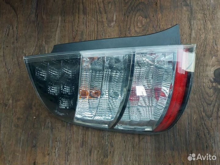 Фонарь задний левый Toyota Prius 2 NHW20