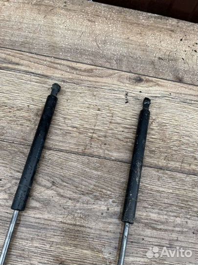 Газовый упор капота Land Rover Vogue 3 4.4