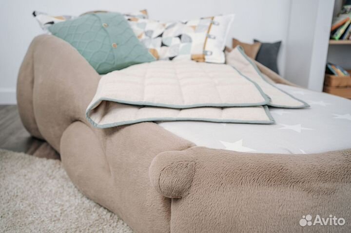 Мягкая детская кровать для девочки