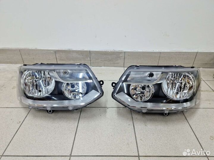 Передние фары новые Volkswagen Transporter T5 Рест