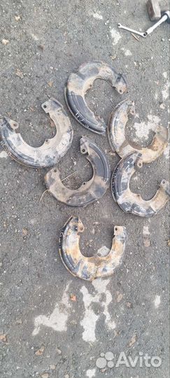 Кожух,щиток переднего тормозного диска паджеро 3