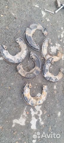 Кожух,щиток переднего тормозного диска паджеро 3