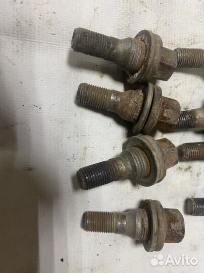 Колесные болты Peugeot 308