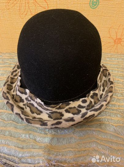 Шляпка итальянская, черная с разноцветным кантом