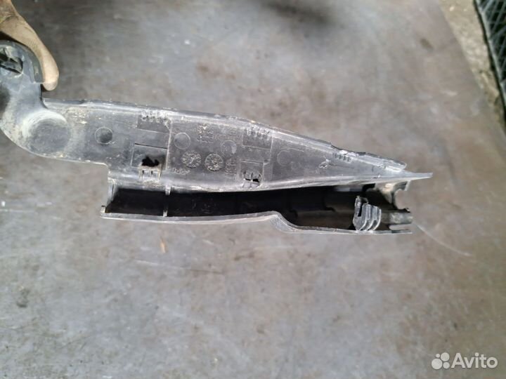 Накладка петля багажника Audi A6 C6