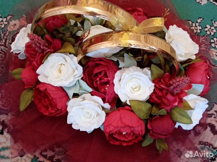 Свадебные кольца и ленты на машину