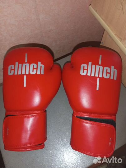 Боксерские перчатки clinch 10 oz