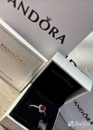 Кольцо pandora красное сердце