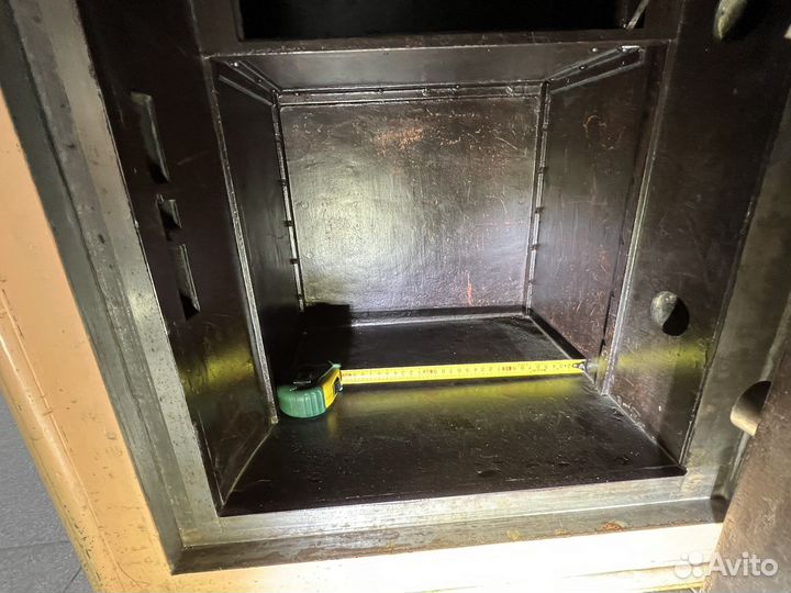 Сейф старинный