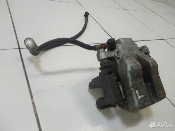 Суппорт задний левый Toyota Camry ASV50 50 55