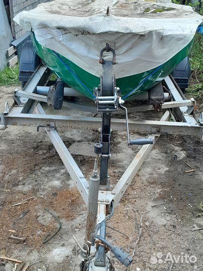 Лодка гребная 