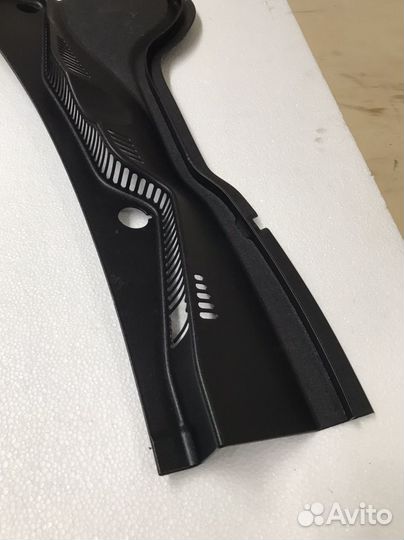 Левая часть жабо 3C1819403B Passat B7