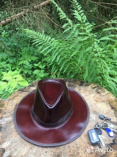Шляпа из натуральной кожи