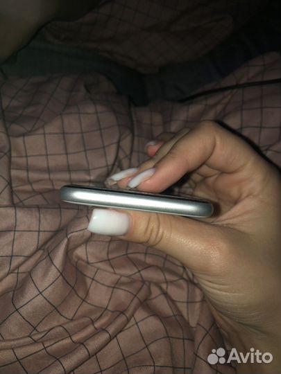 iPhone SE (2020), 64 ГБ