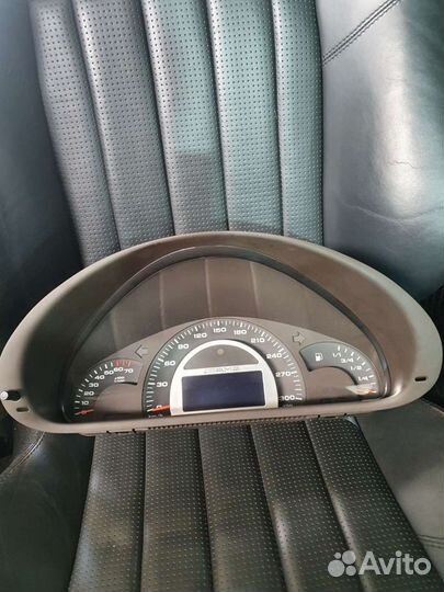 Панель приборов на Мерседес C32 AMG w203