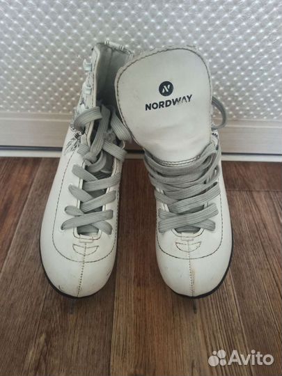 Коньки фигурные р. 32