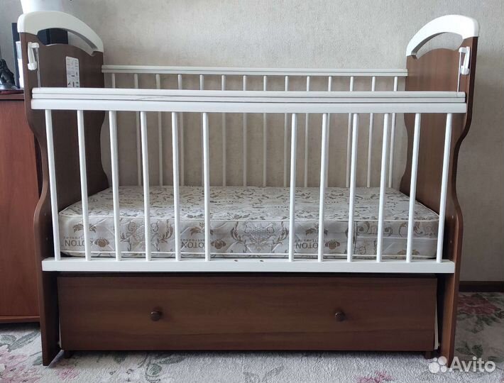 Кроватка фабрики 