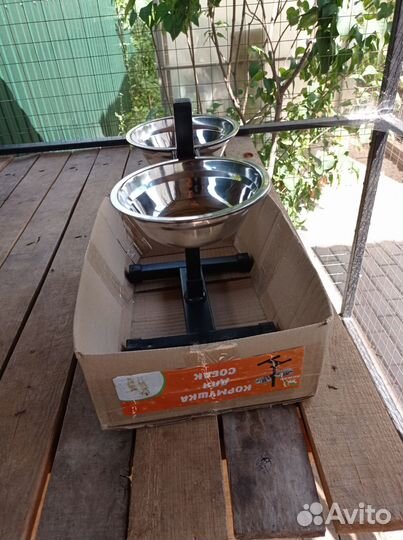 Кормушка для кошек и собак