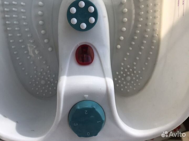 Массажная ванночка для ног почти новая, работает х