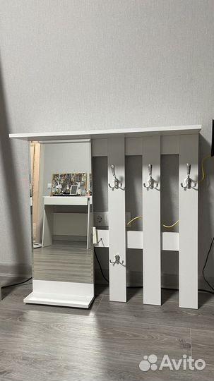 Вешалка в прихожую с зеркалом