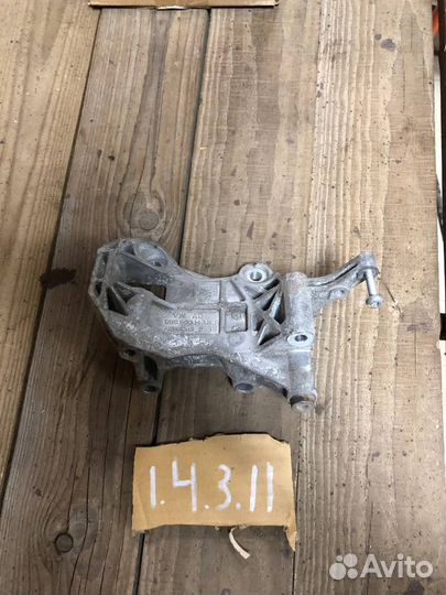 Audi Q7 4M Кронштейн генератора