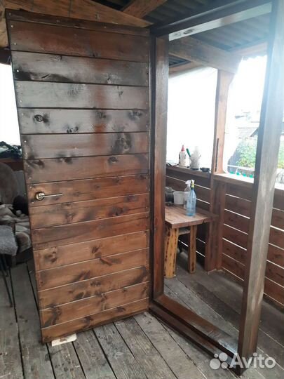 Дверь входная деревянная