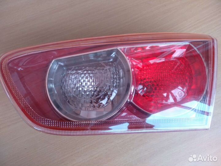 Фонарь правый Mitsubishi Lancer