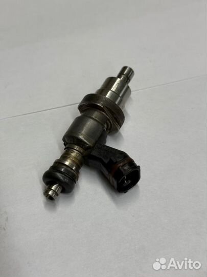 Форсунка топливная Toyota Avensis