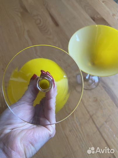 Два стеклянных фужера