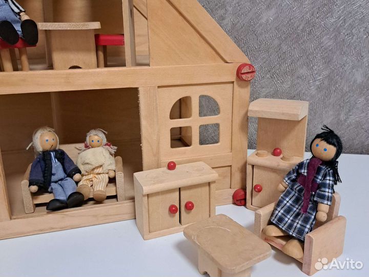 Домик кукольный деревянный