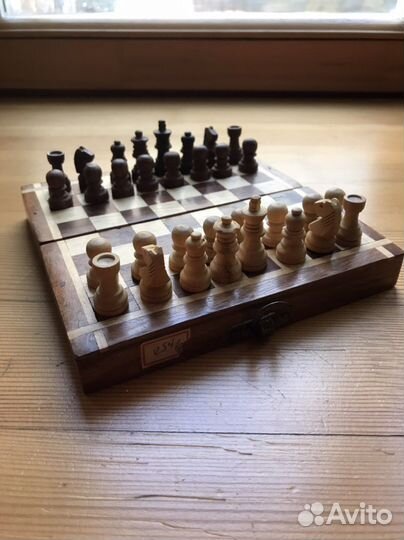 Шахматы дерево, бархат, 15 на 15 см.индия