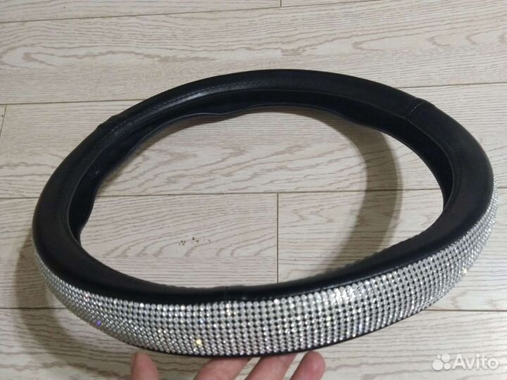 Оплётка на руль со стразами