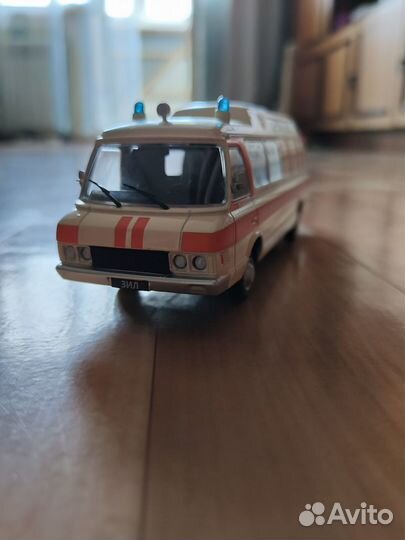 Модель ЗИЛ 118ка медицинская 1:43
