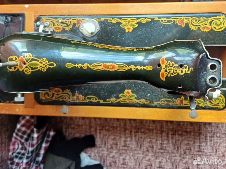 Швейная машинка с крышкой бу