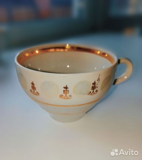 Чайные чашки с блюдцами