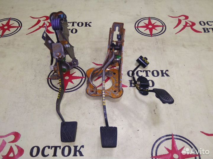 Педаль тормоза