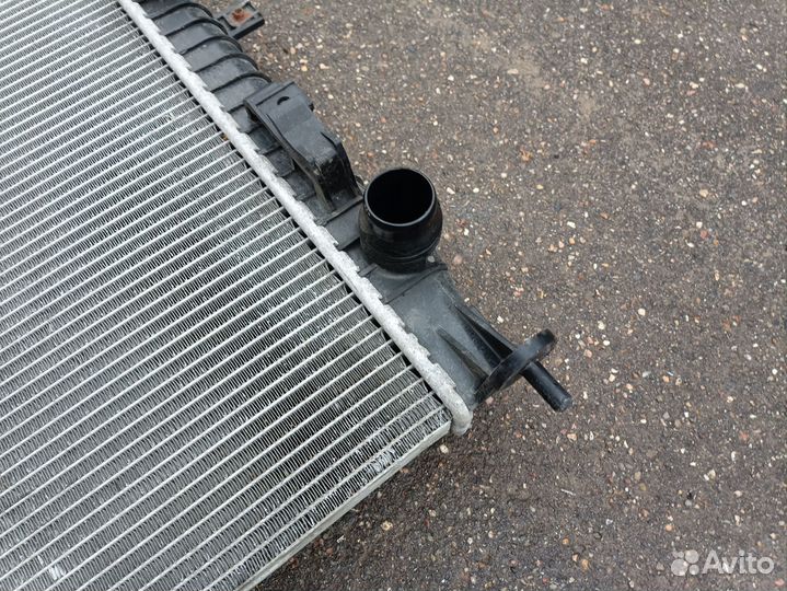 Радиатор охлаждения Citroen c4 Пикассо 2