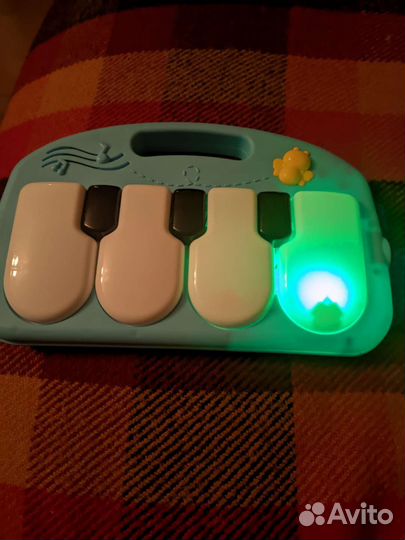 Пианино детское, сотовый телефон