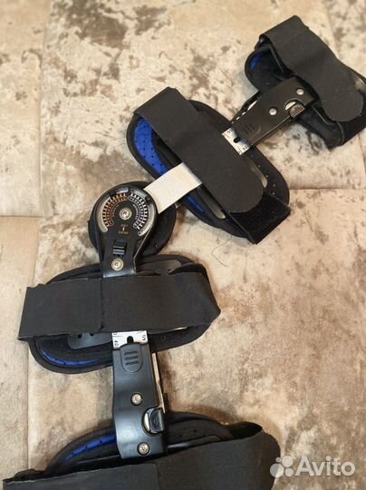 Брейс на коленный сустав