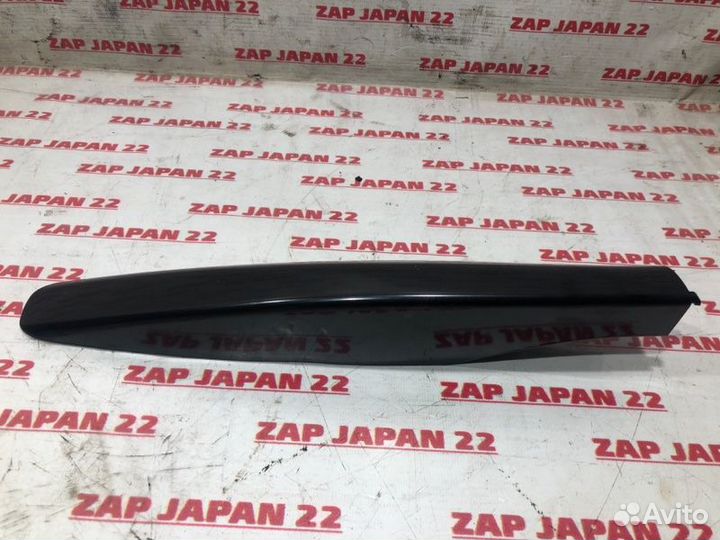 Крышка рейлинга передняя правая Toyota Land