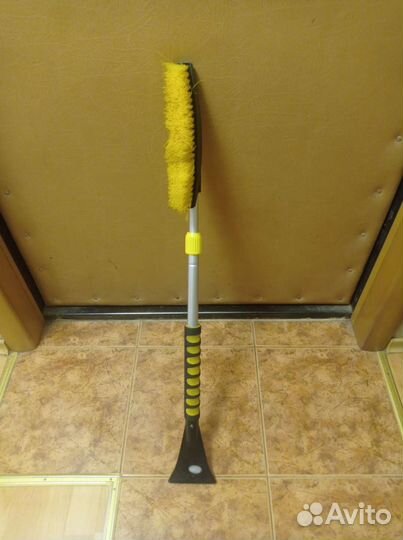 Щётка для чистки снега со скребком телескопическая