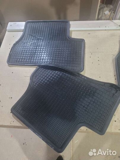Автомобильные коврики резиновые