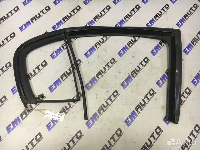Уплотнитель стекла заднего правого Рено Меган 2
